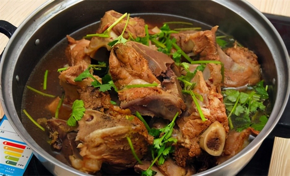 20元自助大骨头能吃回本吗?老板道出实情,看完你还敢吃吗?_腾讯新闻