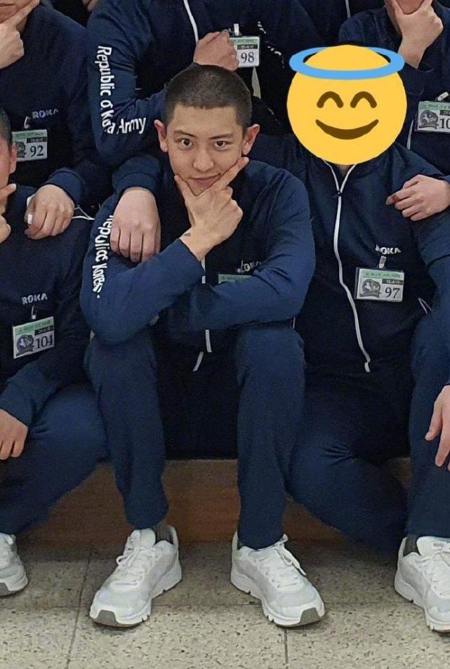 exo朴灿烈入伍后近照首曝光寸头帅气健康有灵气在部队仍稳居c位