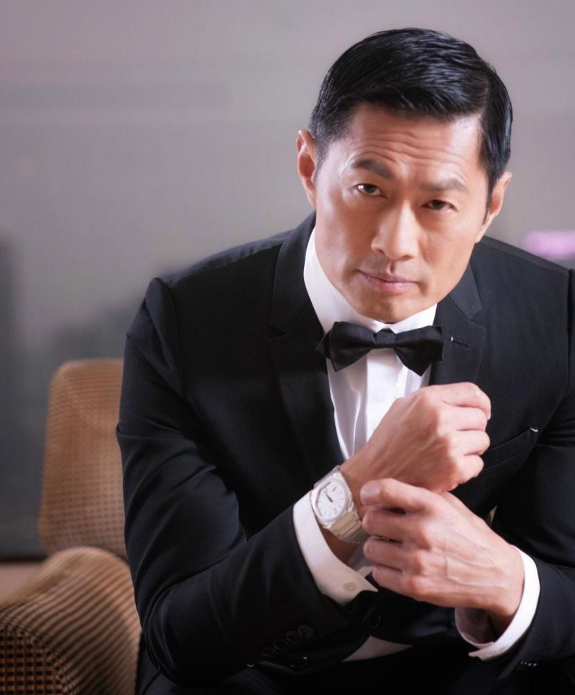 黄金配角黄德斌与旧爱爬山被拍21年发妻采访时称不认识女方