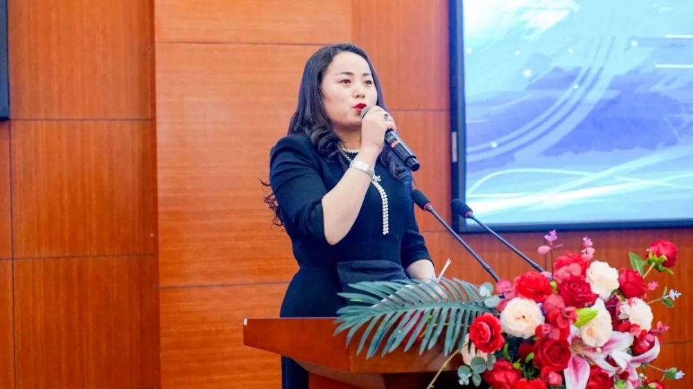 路正行,上海风晟新能源工程技术有限公司董事长陈元,副总经理毛海华