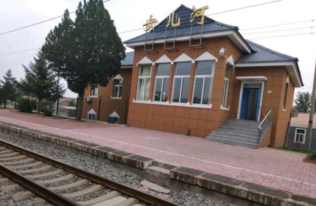 车站,锦州站也是建于1899年,小小的女儿河站和锦州站是同一时期建造的