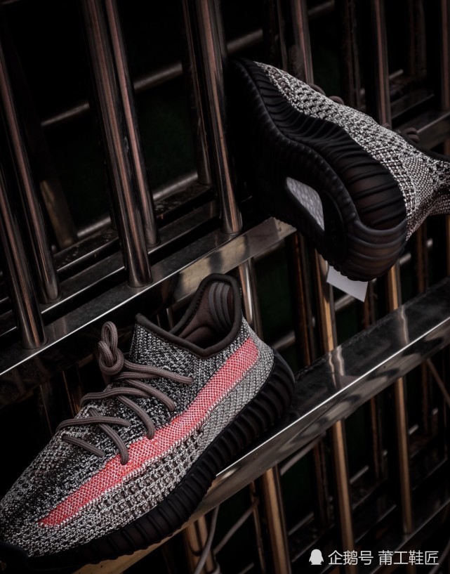 yeezy350火山灰配色在色彩运用上更上了一层楼