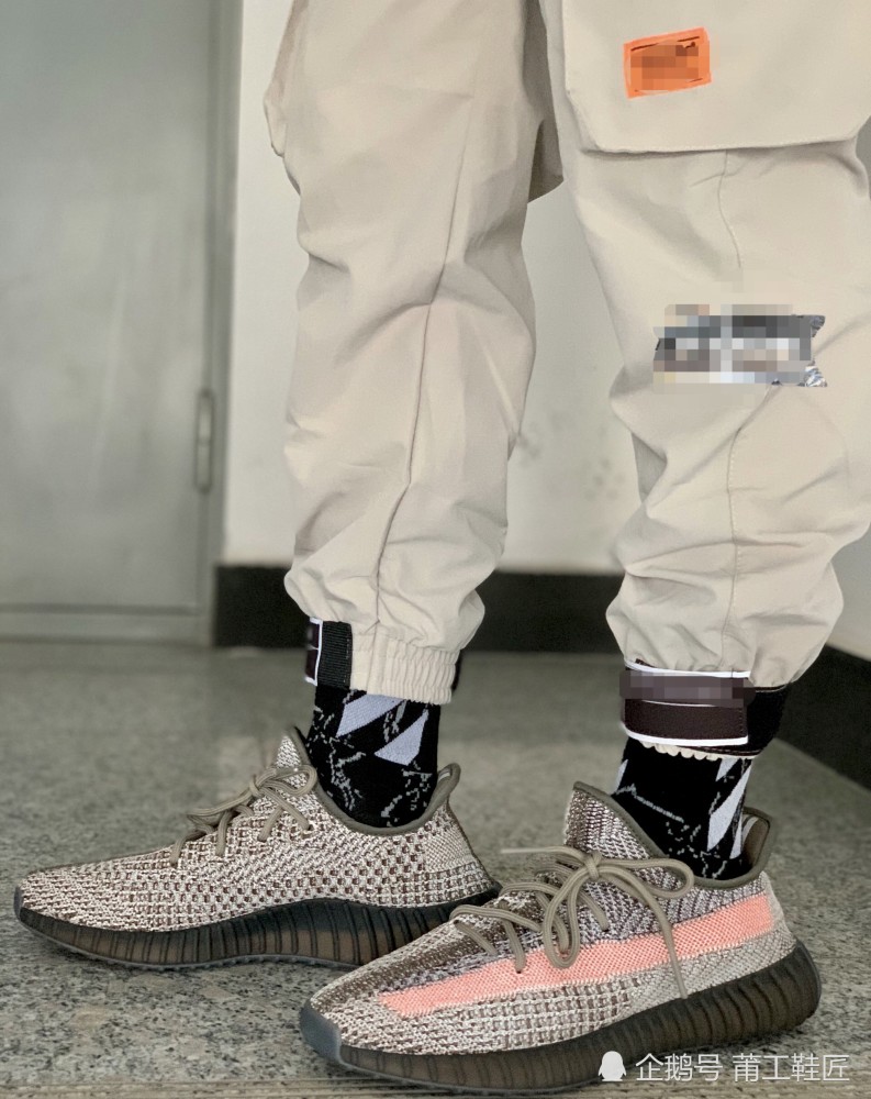 yeezy350火山灰配色在色彩运用上更上了一层楼