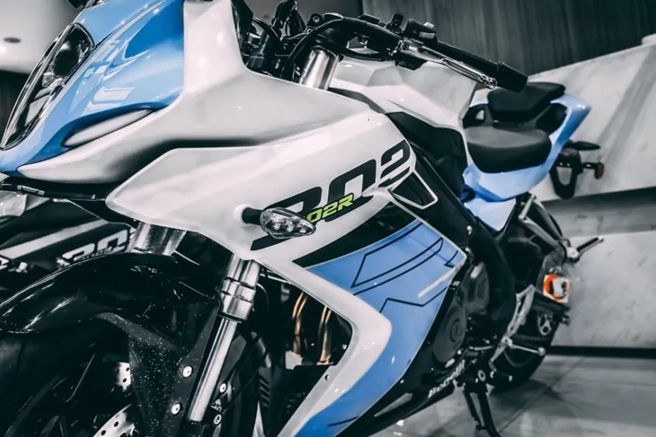 2021全新贝纳利 302r发布!全新造型,仪表,减重22kg!_腾讯新闻