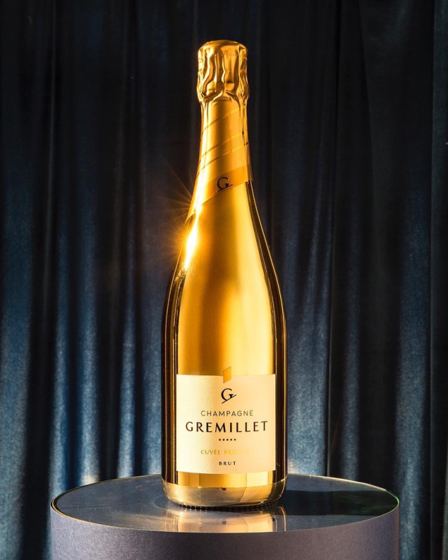 葛莱美香槟 1 / 11「我热爱金色,充满魔力的色彩,女性的化身.