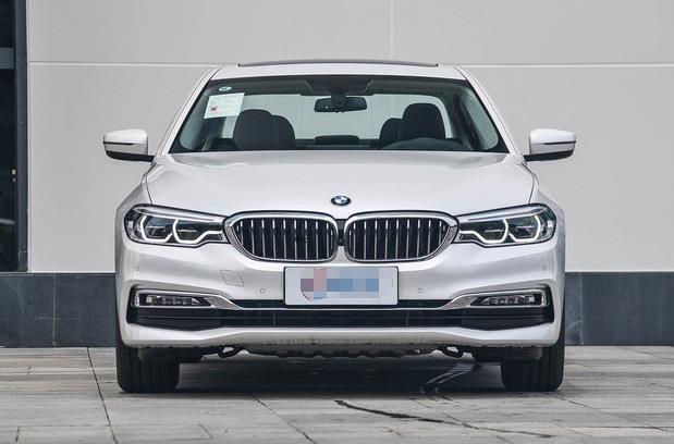 开完雷克萨斯es,再换到宝马5系上,车主:对比后差距明显