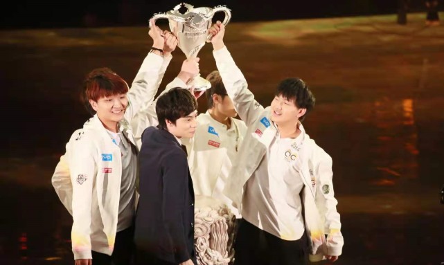 "qg五虎"组队4周年纪念,gemini催泪发文:有幸相遇,不负遇见!_腾讯新闻