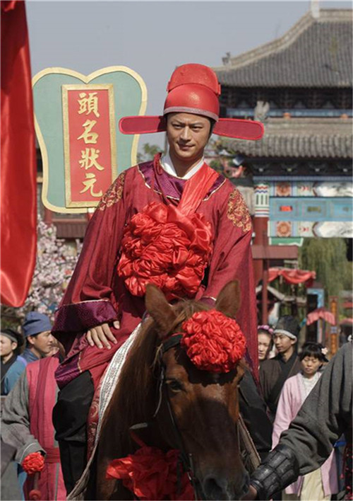 古代状元榜眼探花放现在是啥学历为何中探花比中状元还兴奋