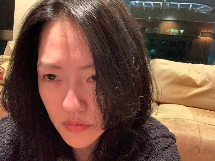 被女兒氣哭小s發文感嘆當媽好難眼泛淚光表情超委屈