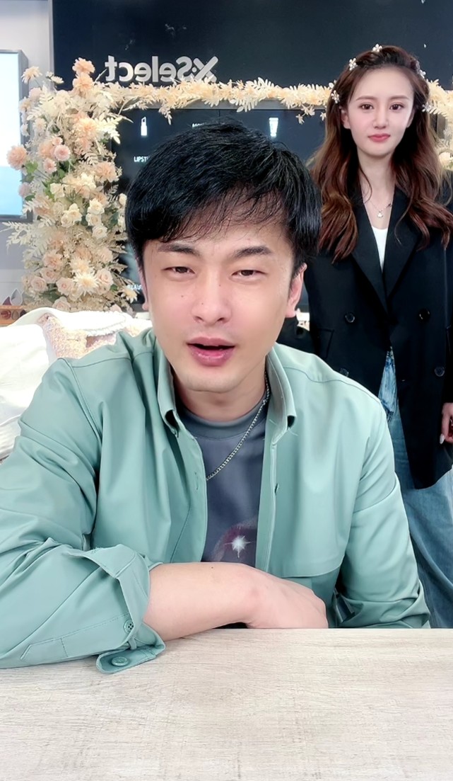 辛巴晚间又到鹿的直播间帮忙,说了不少心里话