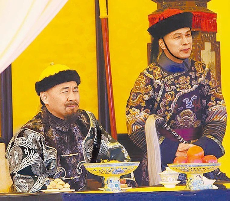 66岁"苏培盛"近照,满头黑发仍显精神,自言用自虐式管教女儿