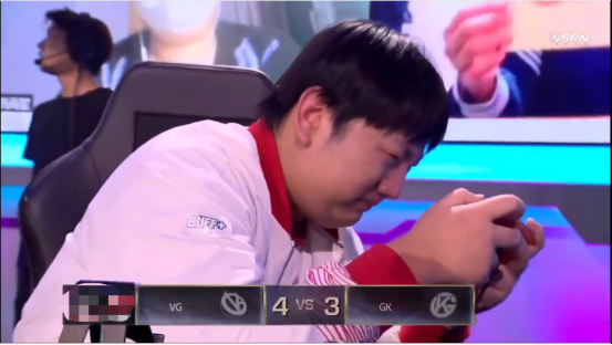 百兽在决胜局失利失声痛哭