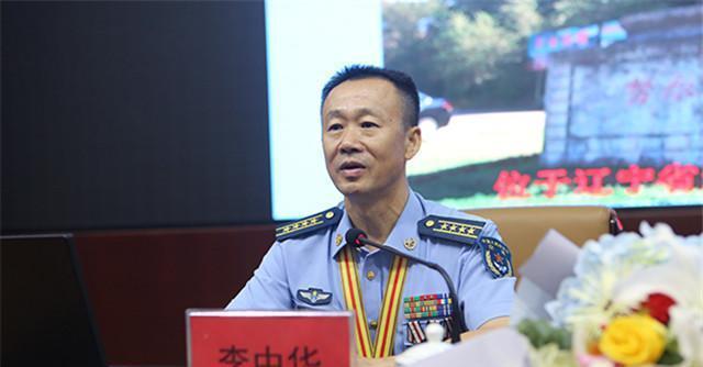 试飞员李中华:15次遇空中特情,脑袋系裤腰带,次次死里逃生