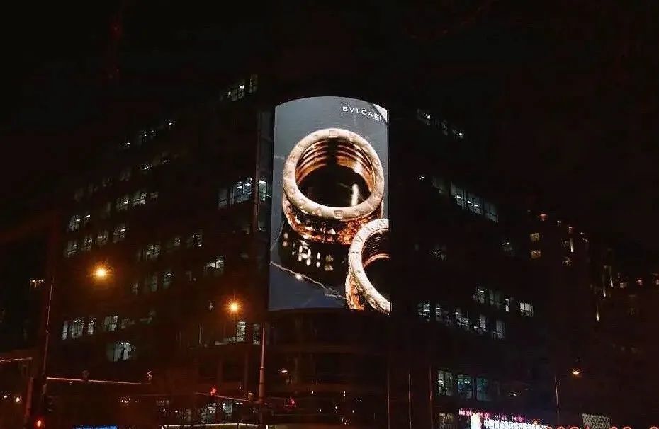 全球奢侈品行业聚焦中国市场,户外广告备受品牌青睐_腾讯新闻