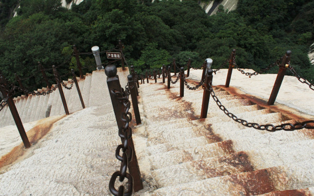我国一景区因太危险而封闭了部分路线,游客不买账:我就是冲着这个来的