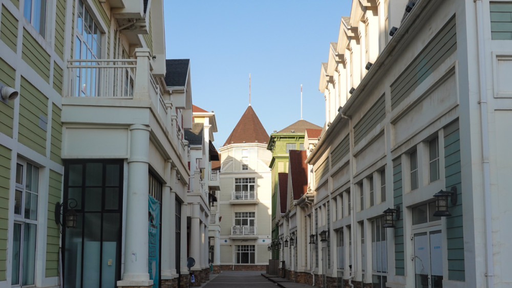 大连海边建起一座欧美风情小镇免费游览景色太美了