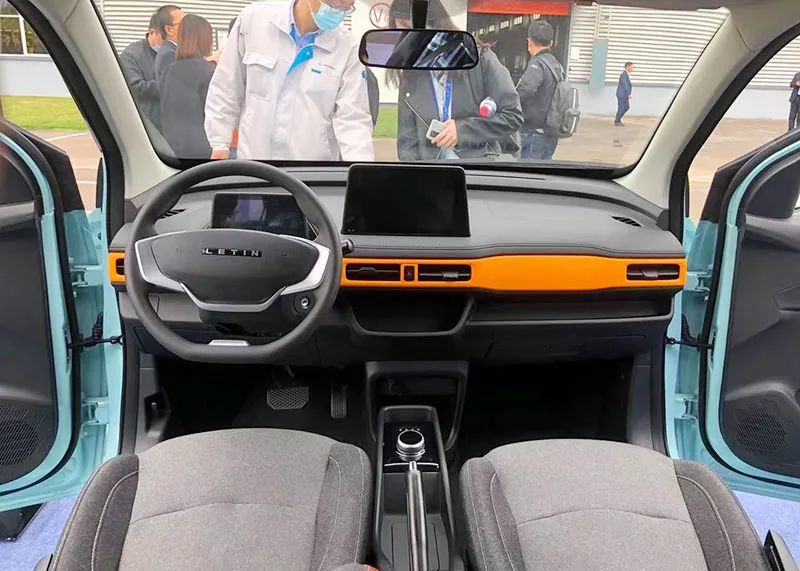 雷丁芒果内饰 宏光mini ev的爆红,说明5万以下的汽车需求很大.