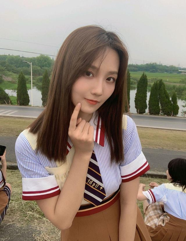 组图:刘力菲清纯写真照,素颜出镜67,好有气质!_腾讯新闻