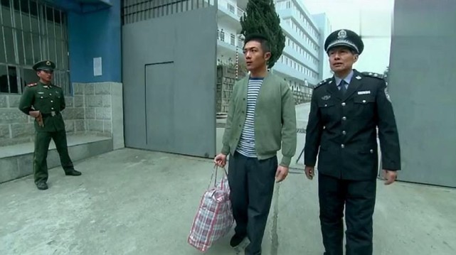 走出监狱后的生活一怀孕四个月等到我出狱的妻子和三岁的儿子