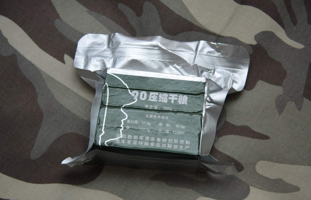 到底吃什么最扛饿我们的军用压缩饼干吃一块可以管一天