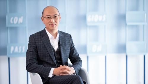 肖仑当初在发布了8848的广告后,曾在网上被人一顿攻击.