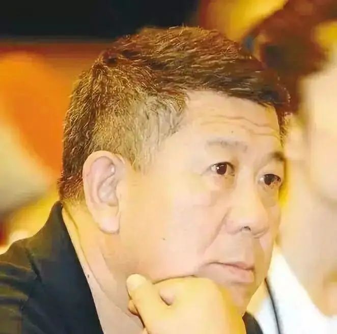 "马汉山"程煜10多年模样不变,64岁精神抖擞,娶大导演家庭幸福