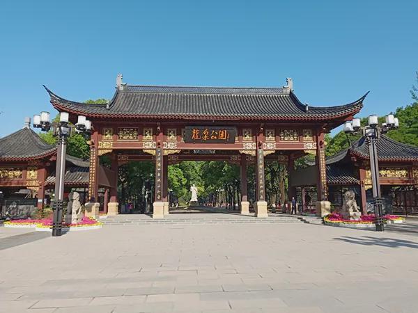 知否知否荆门龙泉公园秀球花开