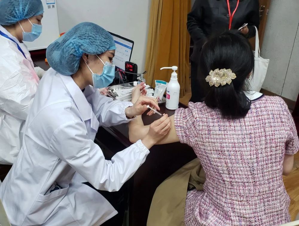 接种点进高校全民接种进行时