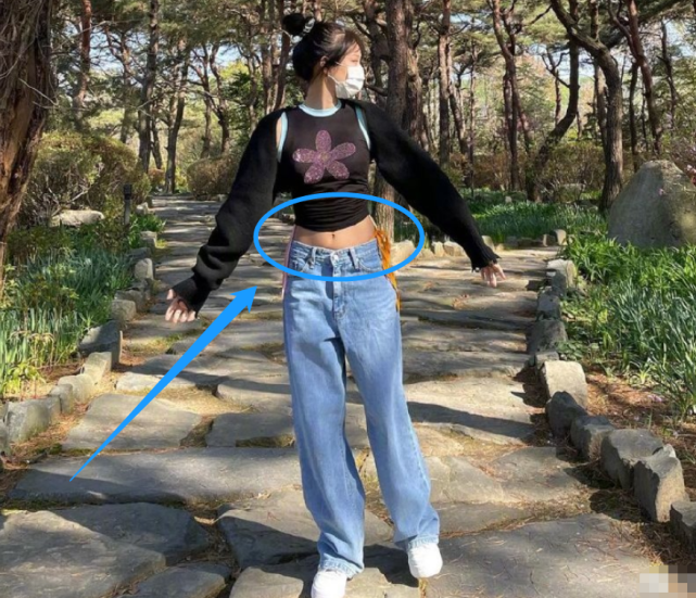 懒理恋情绯闻jennie跟好友去踏青生图下的腰围是认真的吗