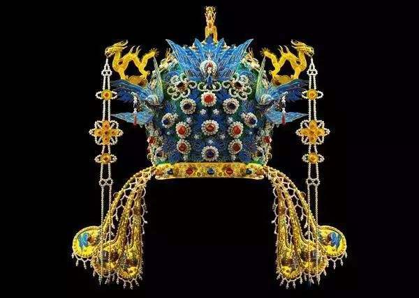 明代皇后凤冠对朱祁镇而言,钱氏已经不仅仅是一个妻子,更是自己生命中