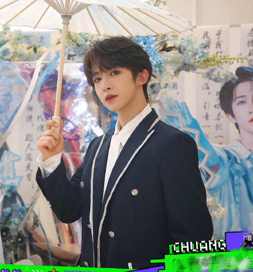 《创4》刘宇当众洗脸卸妆,看到镜头下的素颜,20岁的皮肤状态很真实