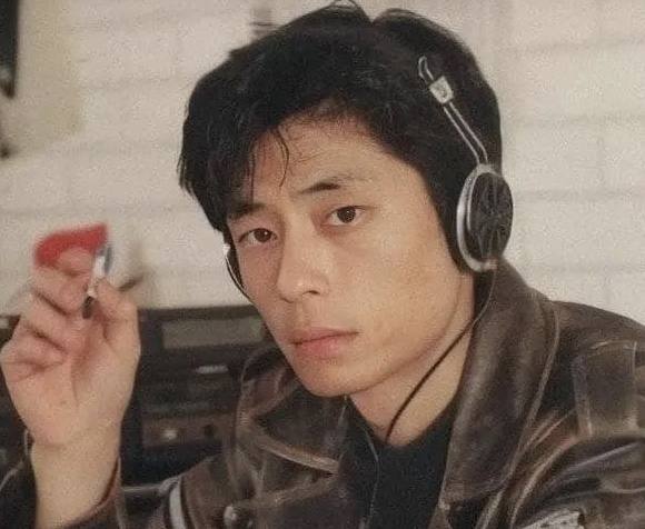 59岁王杰近照曝光,胡须斑白沧桑不已,男人味星味全无_腾讯新闻