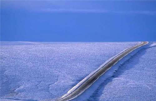 浮在海上的公路司机必须狂飙258公里否则就有沉入海底的危险