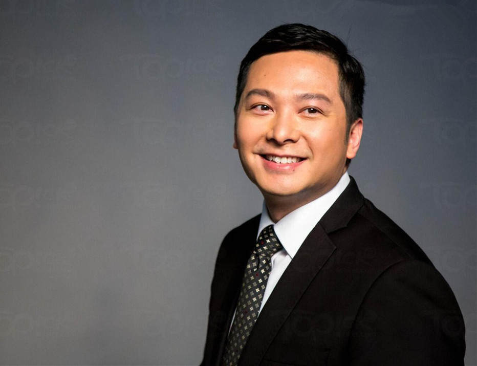 44岁邓一君近照身材发福变化大称将花300万送女儿出国留学