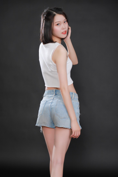 九零后网拍模特张春梅 用坚持与努力为梦想发声