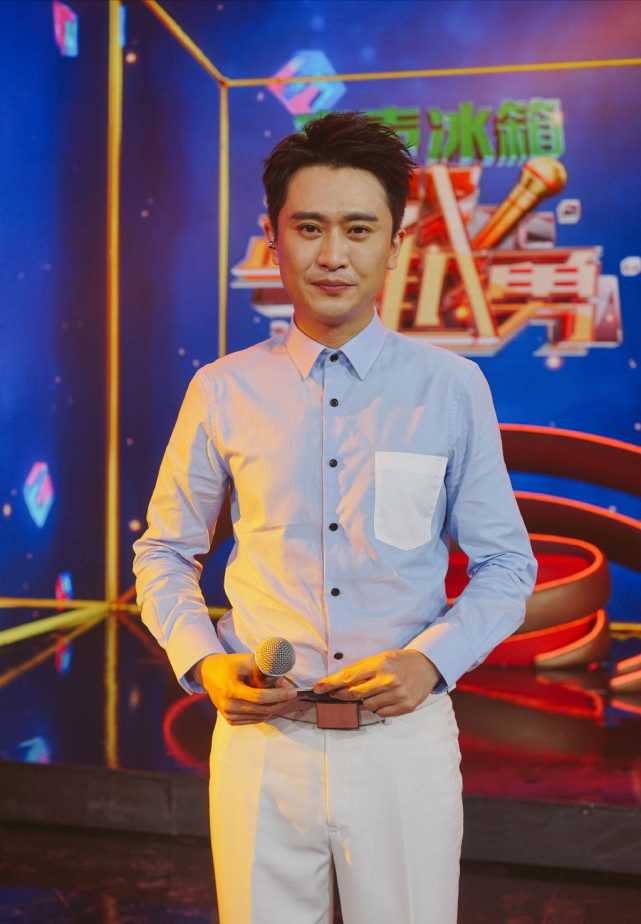 央视主持人杨帆,颜值不输男明星,业务能力高却无缘上春晚舞台