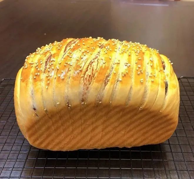 金黄诱人,柔软拉丝,成功率很高的一款私房面包!