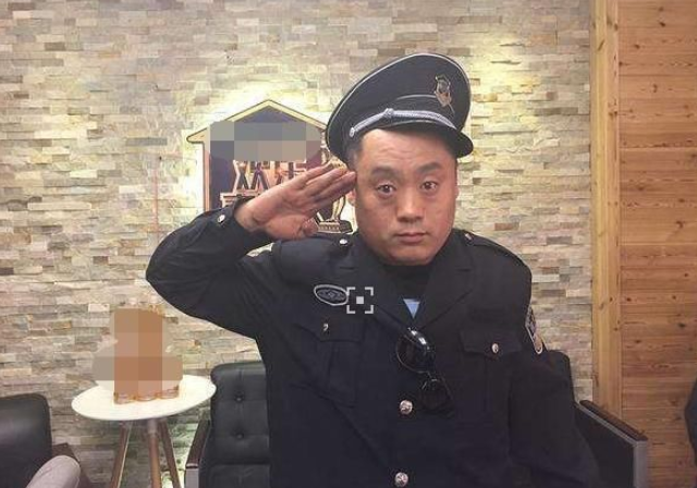 演保安走红的宋晓峰膨胀了?刚出名就学别人当导演,被赵本山责备