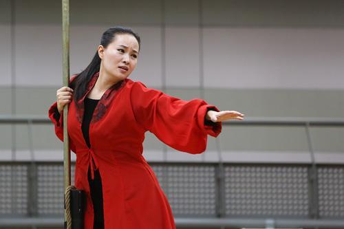 民歌女神雷佳34岁成首位博士级的歌唱家41岁魅力依旧