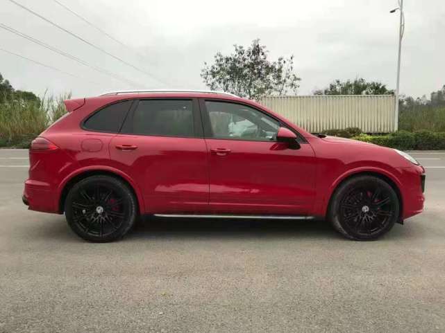 17款保时捷卡宴gts全车红高颜值售价38万你是什么感想