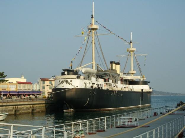 税务司赫德在英国订造4舰炮船(即伦道尔炮艇)和两艘撞击巡洋舰扬威号