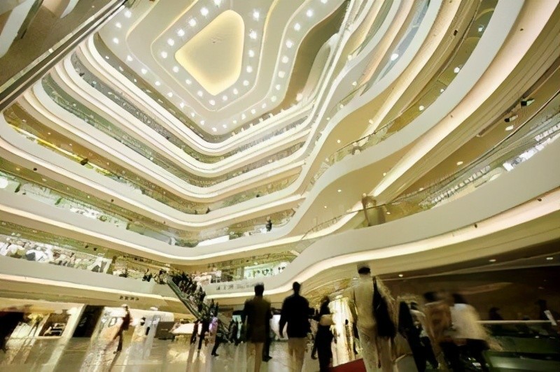 铜锣湾广场的建设多少会对老商场造成压力,没有压力怎么会有动力,这样