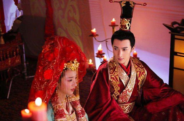 此人被称"三朝国丈",生了七个女儿大都当了皇后,直接改朝换代