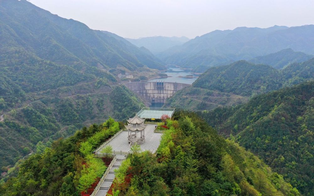 周公宅水库建成以来水位最低时排齐岭半出水面