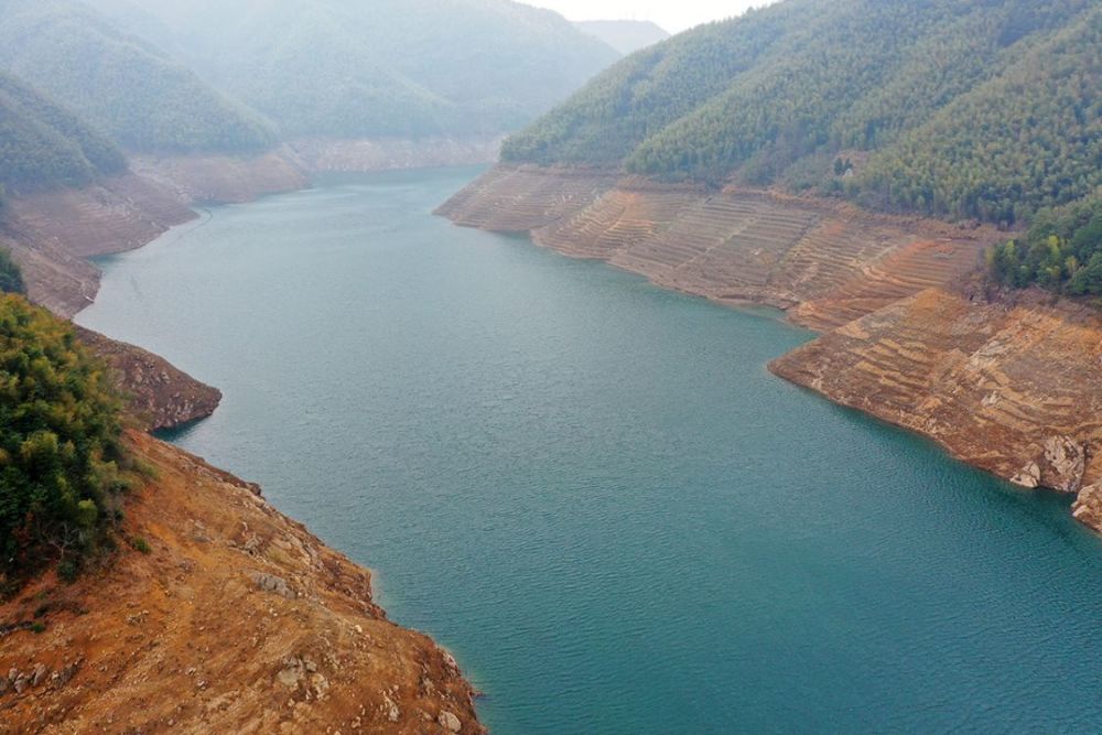 周公宅水庫建成以來水位最低時排齊嶺半出水面