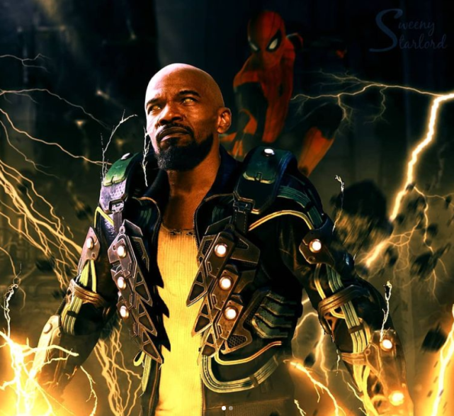 市,蜘蛛侠正被一种人形雷电追逐,此人就是杰米·福克斯版本的电光人