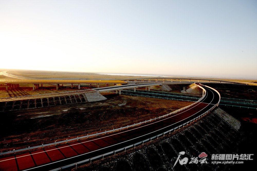 新疆12条高速公路全览 总里程突破5500公里