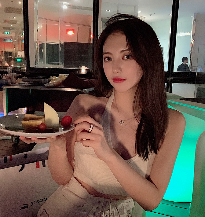 女海王项思醒不惧怕网暴特晒整容前照片博关注与现在判若两人