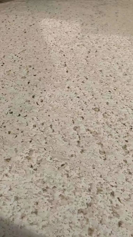 很不一般:狂风怒吼,电闪雷鸣,泥沙俱下…