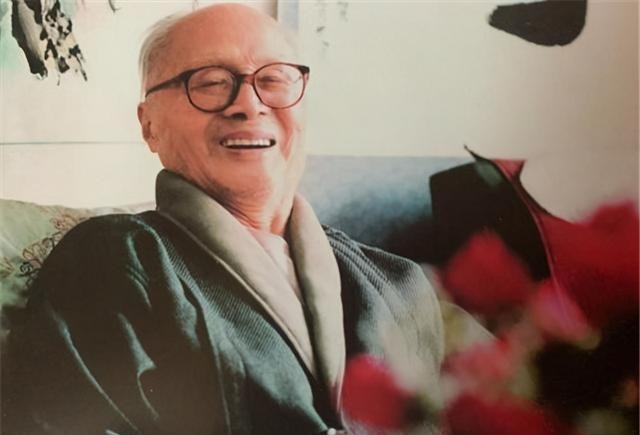 雷达之父束星北扫厕所十几年死后捐遗体被遗忘腐烂埋操场